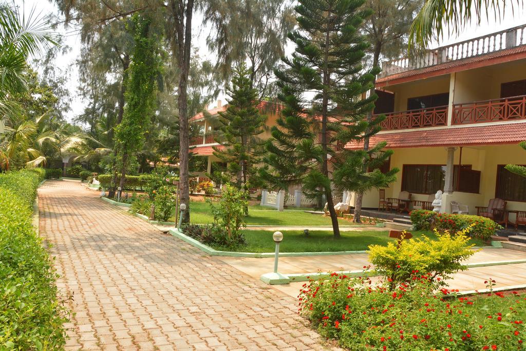 Sea Breeze Beach Resort Mahabalipuram Exterior foto