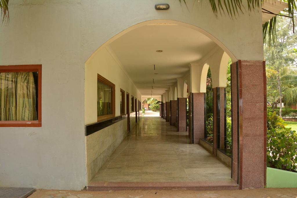 Sea Breeze Beach Resort Mahabalipuram Exterior foto