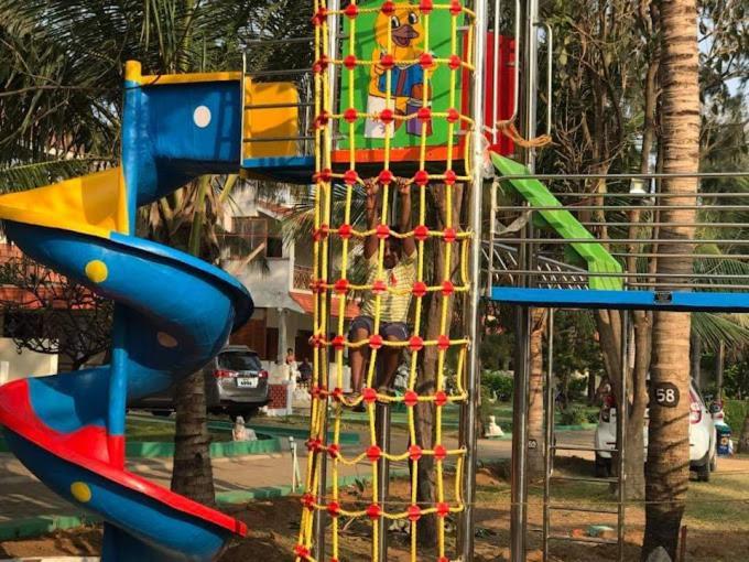Sea Breeze Beach Resort Mahabalipuram Exterior foto