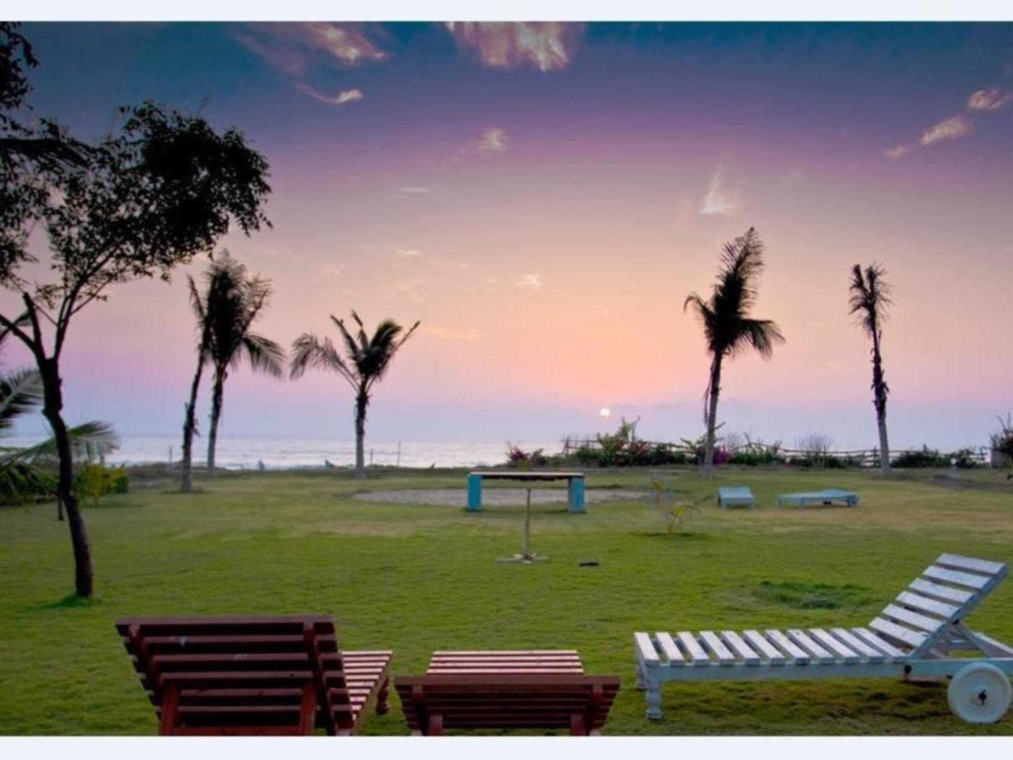 Sea Breeze Beach Resort Mahabalipuram Exterior foto