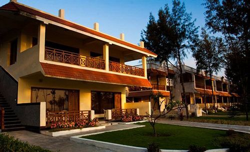 Sea Breeze Beach Resort Mahabalipuram Exterior foto